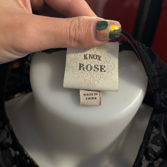 Knox Rose dark floral with lace and velvet accents - Picture 7 of 8